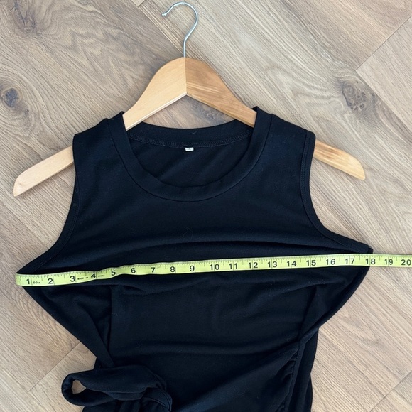 Black Sleeveless Wrap Dress - Picture 5 of 6